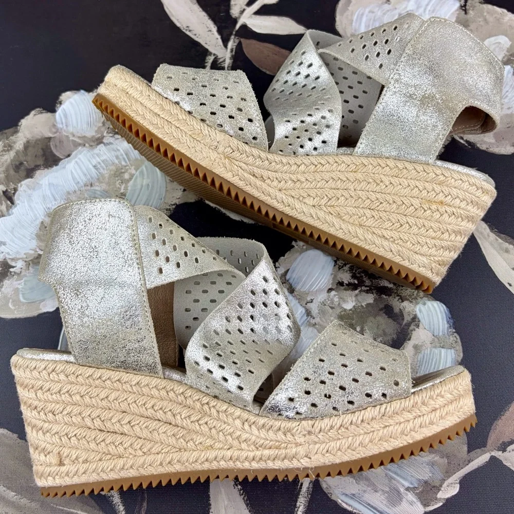 Eileen Fisher Willow Wedge Espadrille Sandals in Gold Size 7.5 Medium Width Fit.